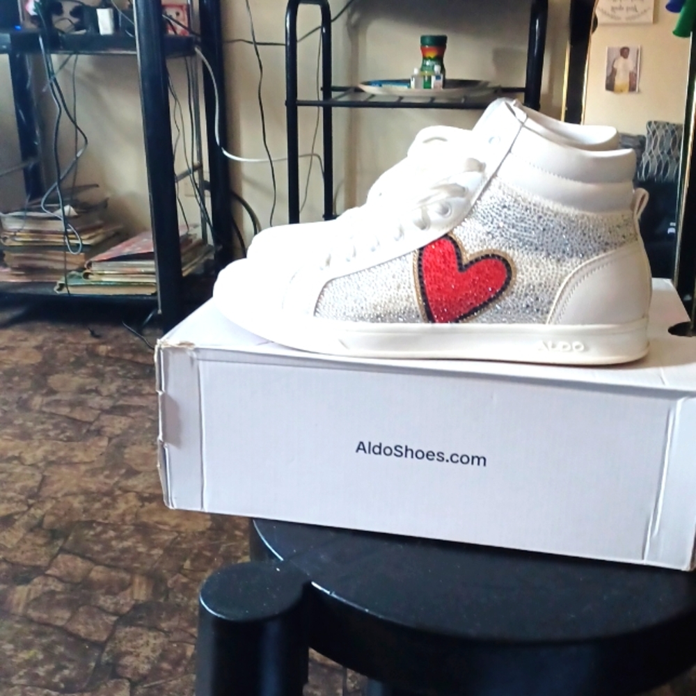 Sneakers size 10 aldos white